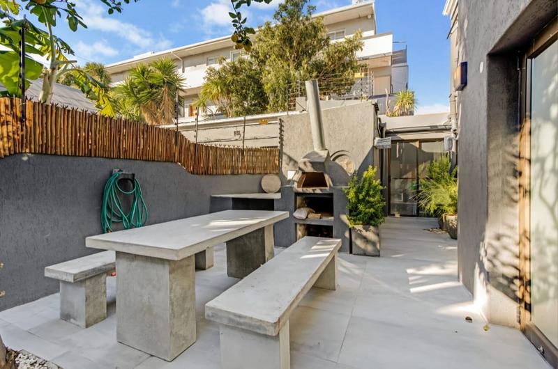 To Let 2 Bedroom Property for Rent in Green Point Western Cape